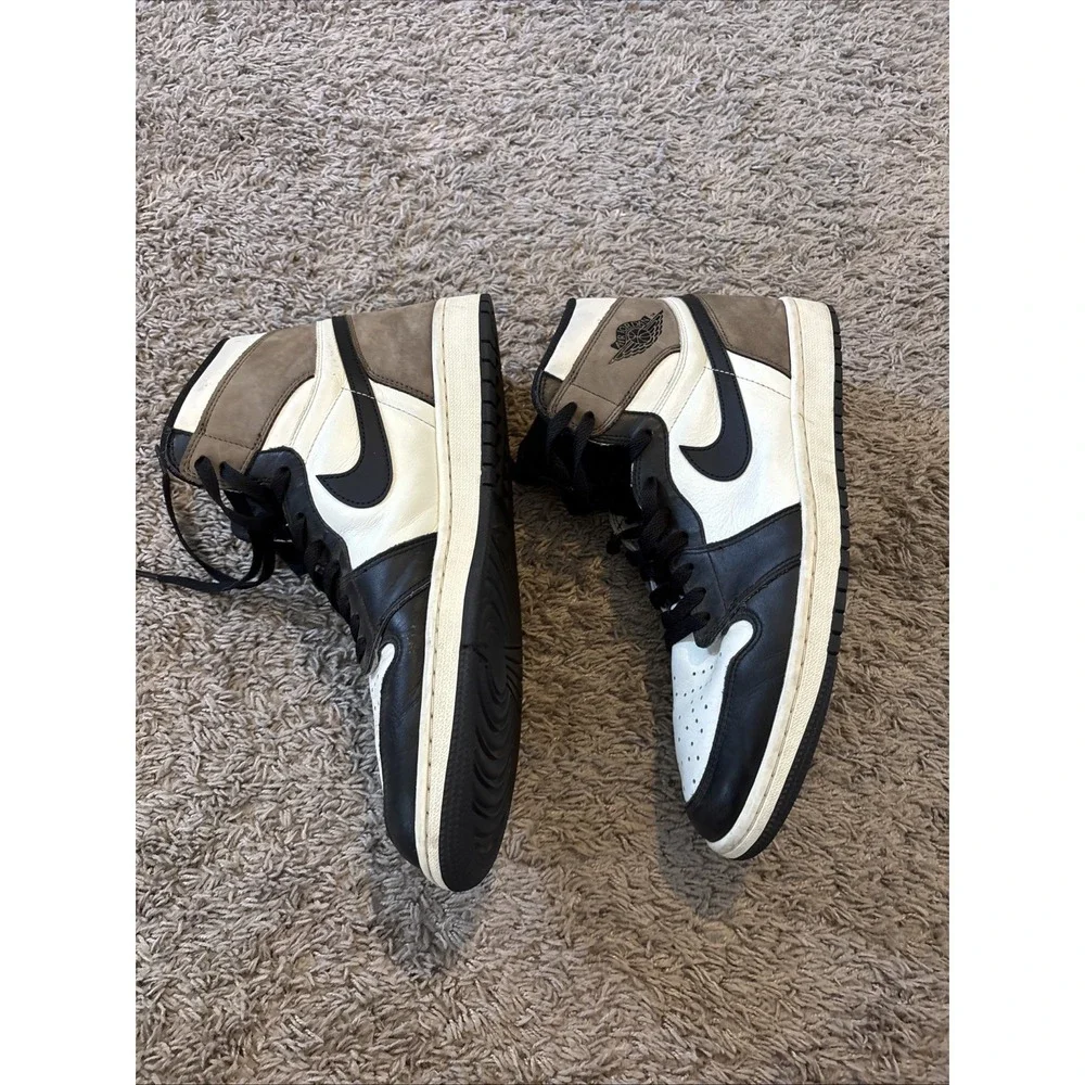Nike Air Jordan 1 Retro High OG Mocha 55508-105 - Pre Owned Size 11